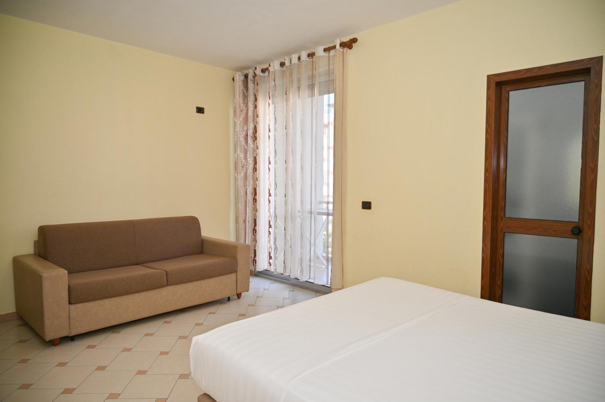 Hotel Vila Emes Дуррес Номер фото