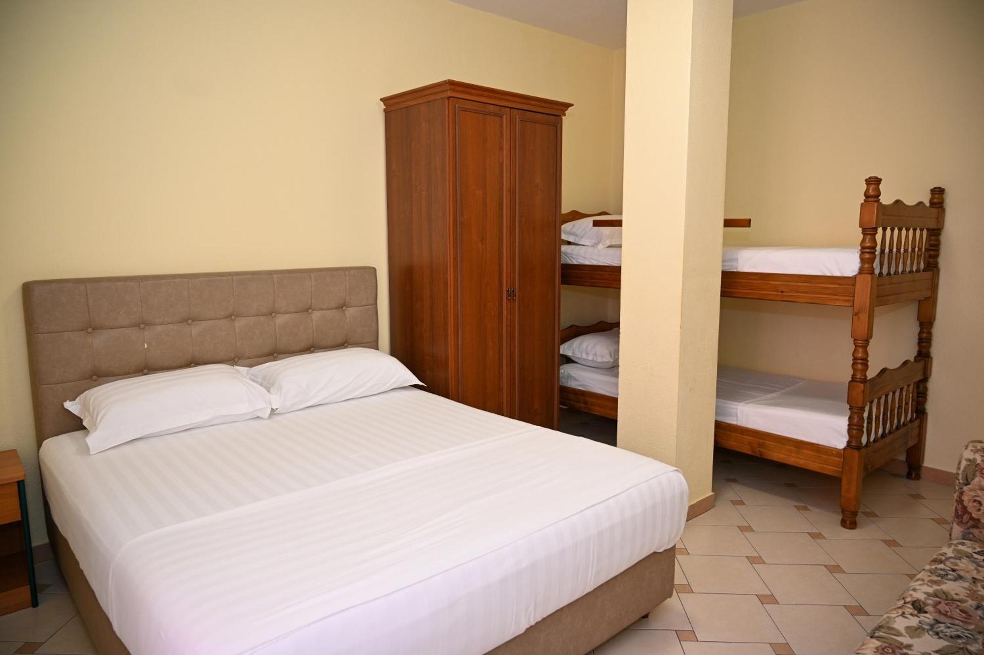Hotel Vila Emes Дуррес Экстерьер фото