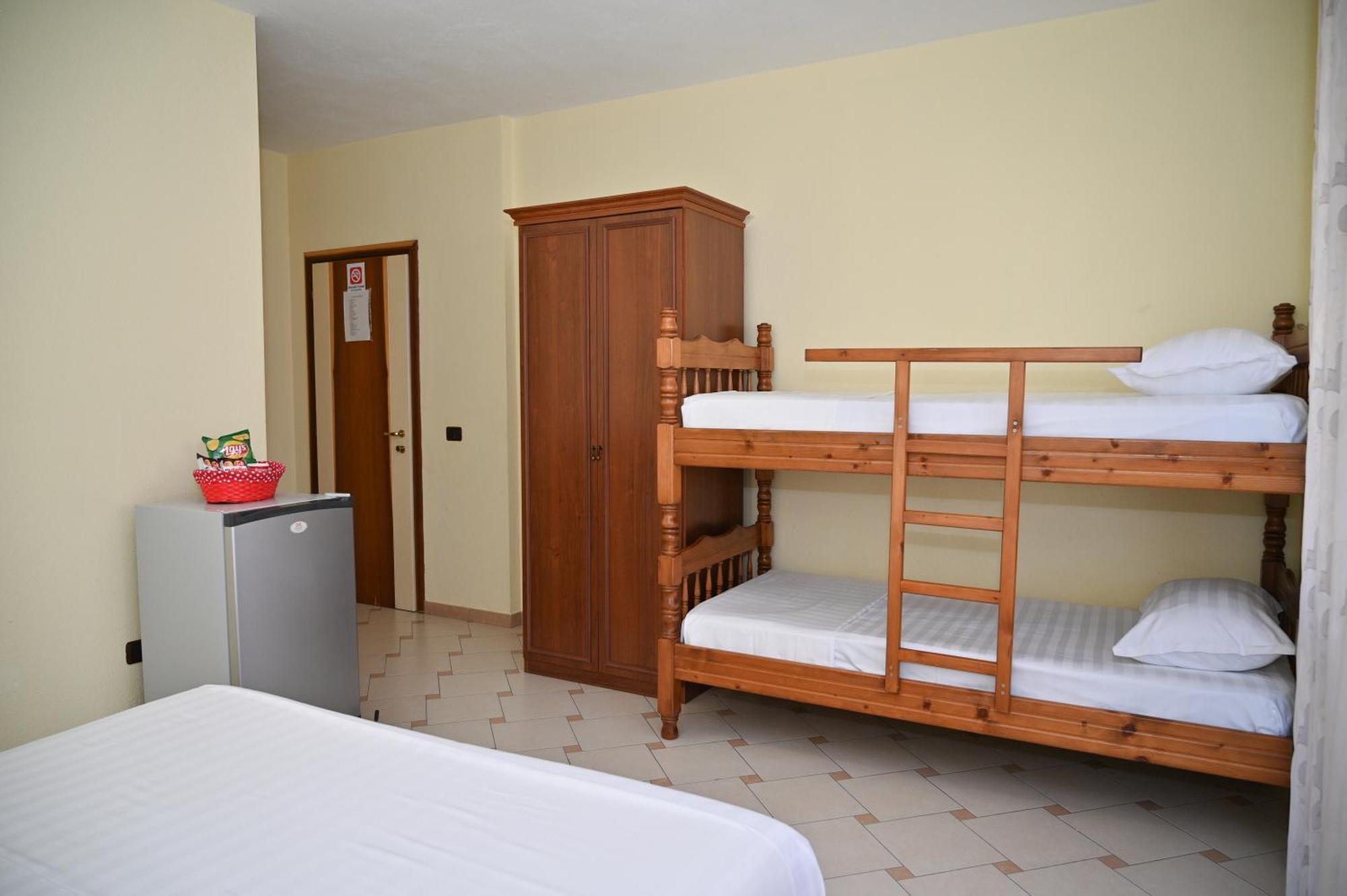 Hotel Vila Emes Дуррес Номер фото