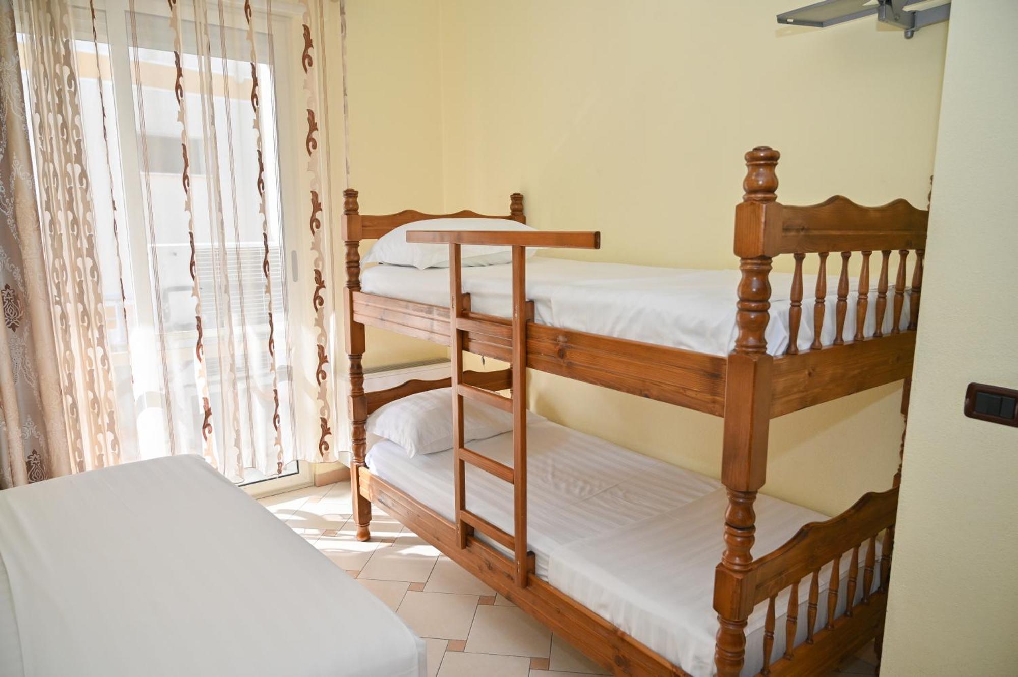 Hotel Vila Emes Дуррес Номер фото