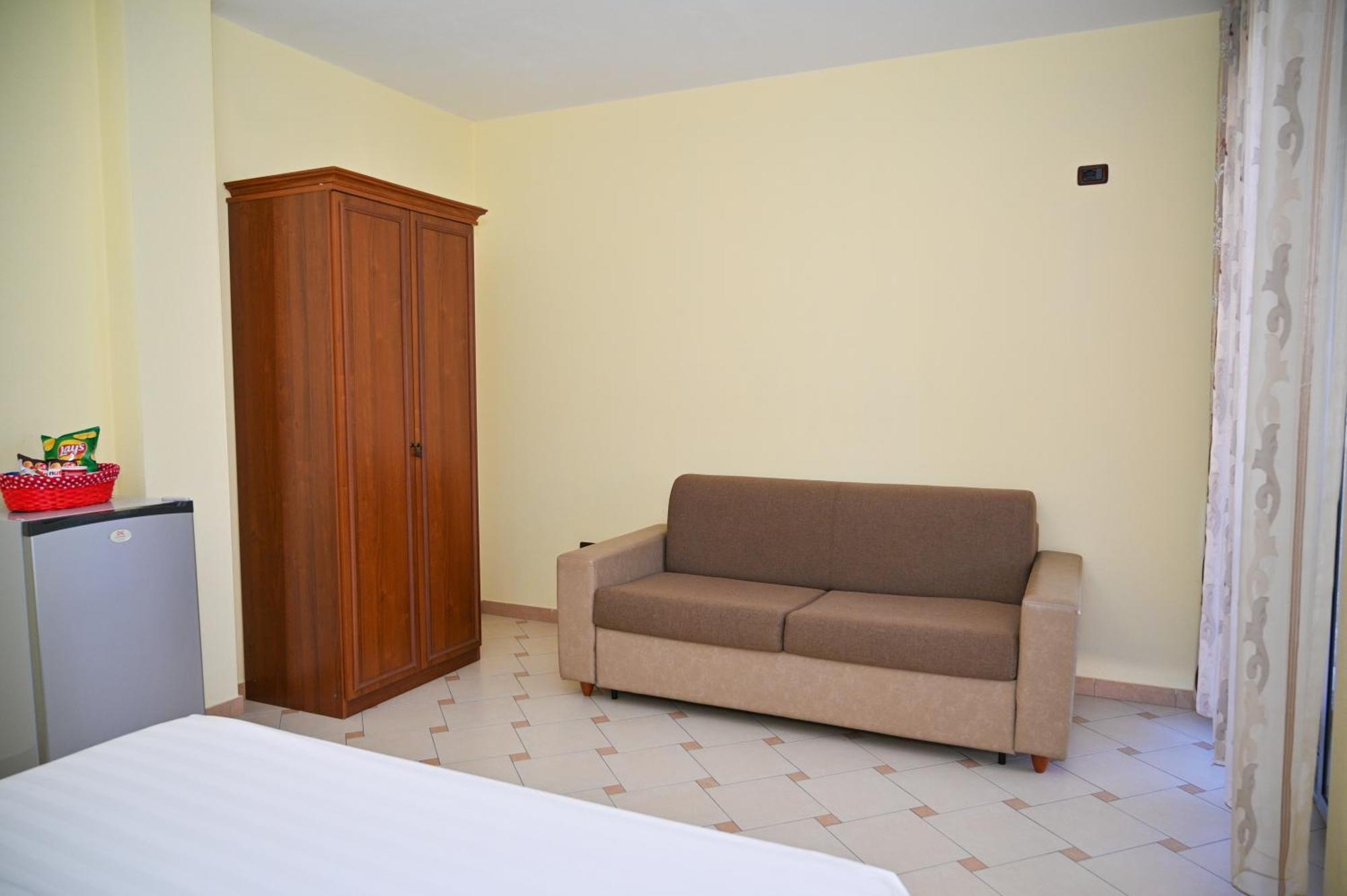 Hotel Vila Emes Дуррес Номер фото