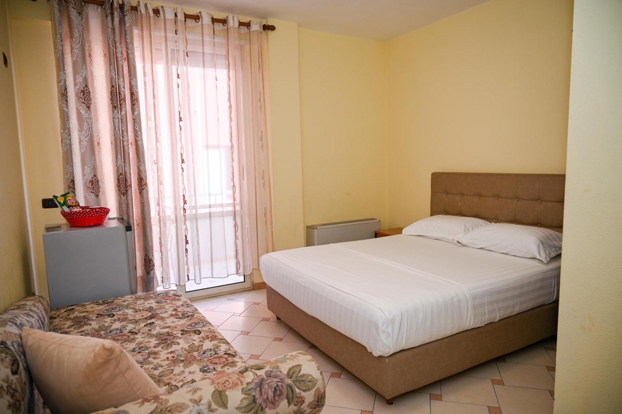 Hotel Vila Emes Дуррес Номер фото