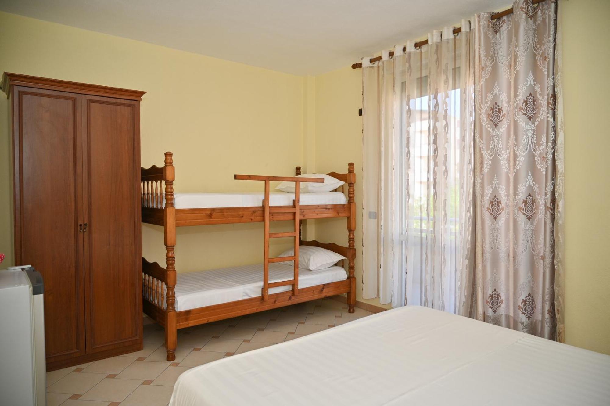 Hotel Vila Emes Дуррес Номер фото
