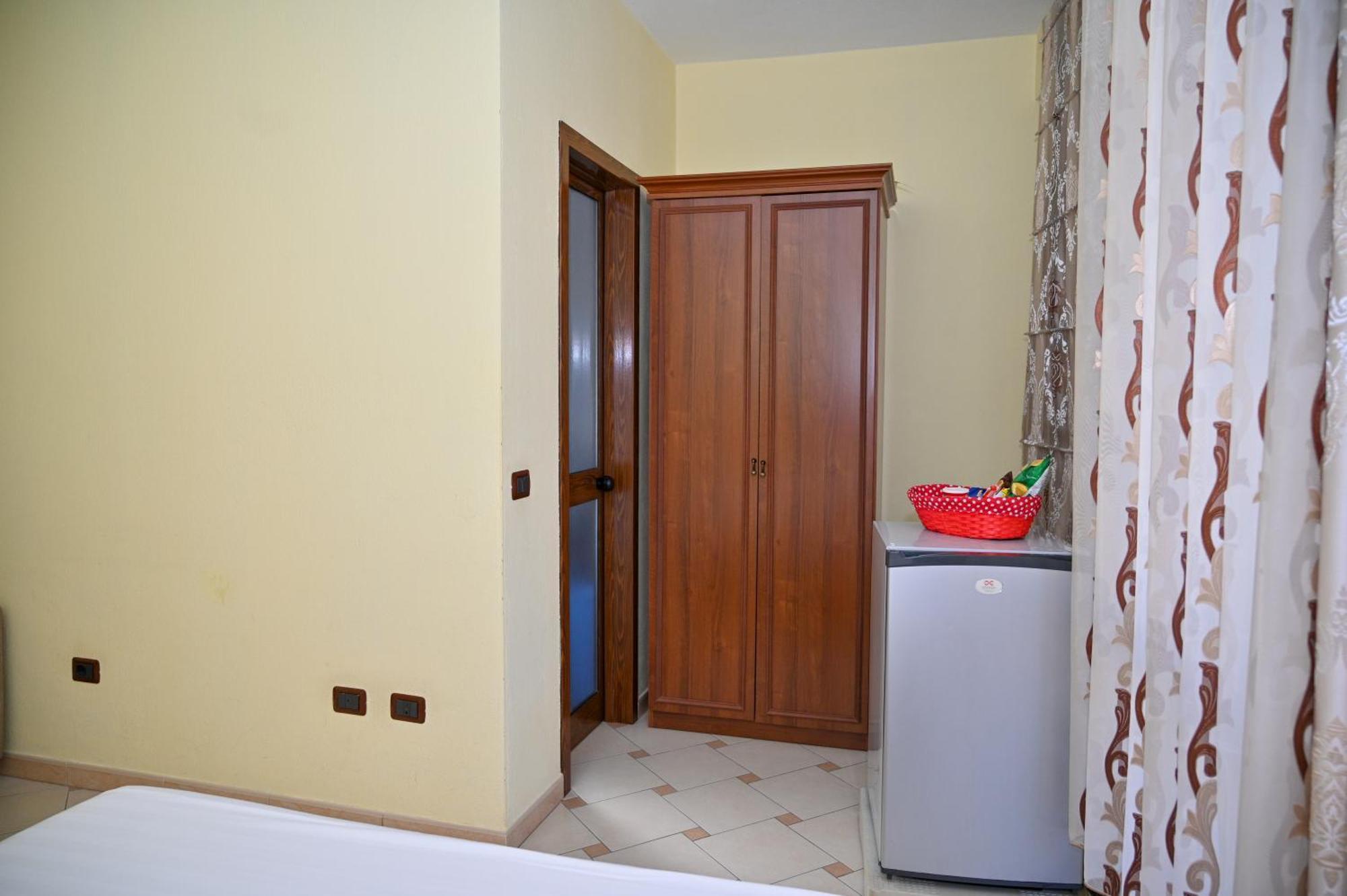 Hotel Vila Emes Дуррес Номер фото