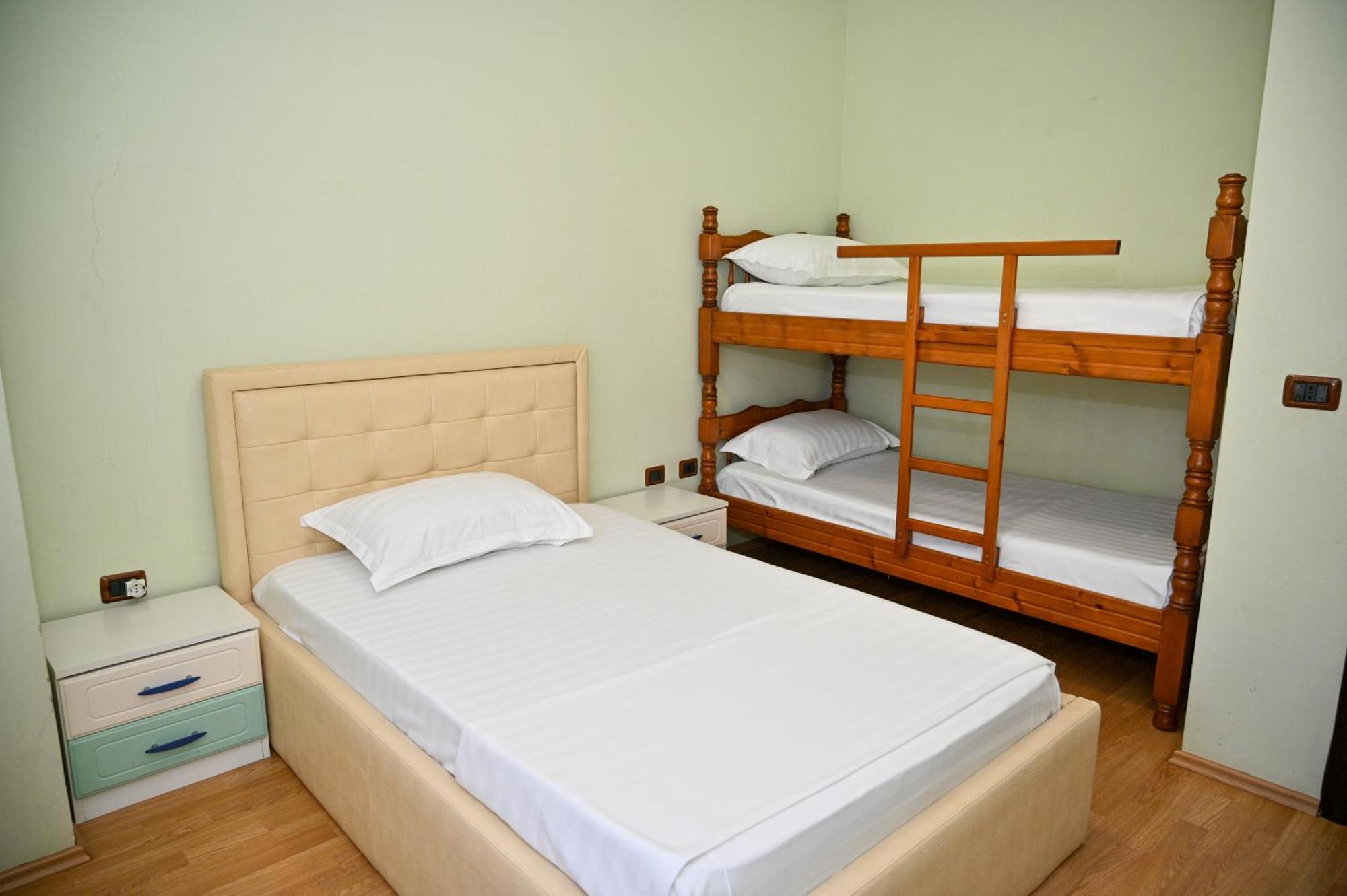 Hotel Vila Emes Дуррес Экстерьер фото