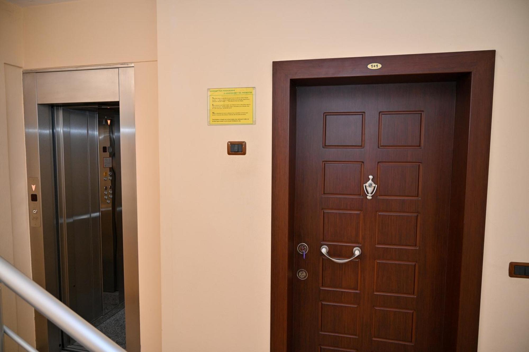 Hotel Vila Emes Дуррес Экстерьер фото