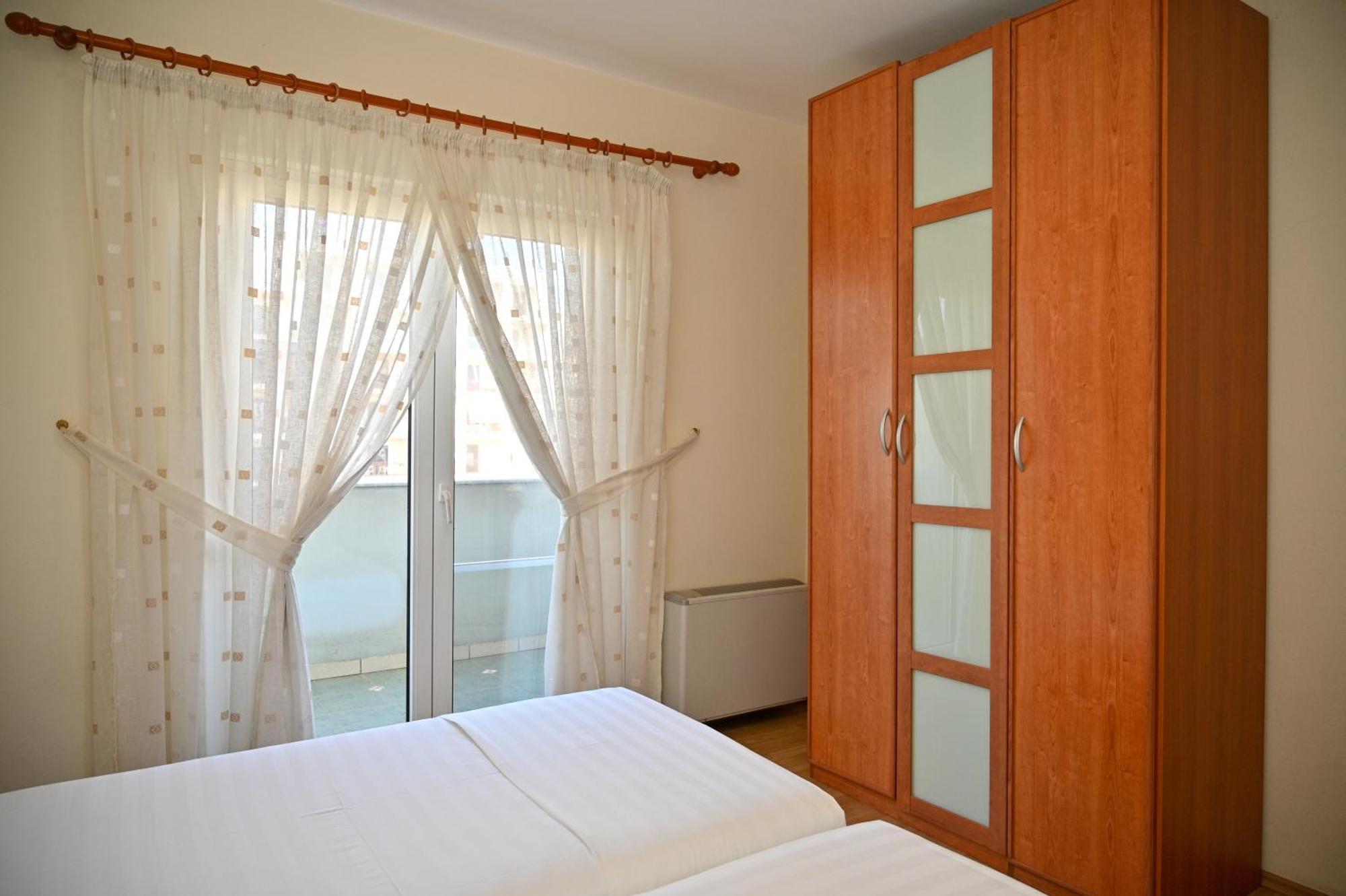 Hotel Vila Emes Дуррес Экстерьер фото