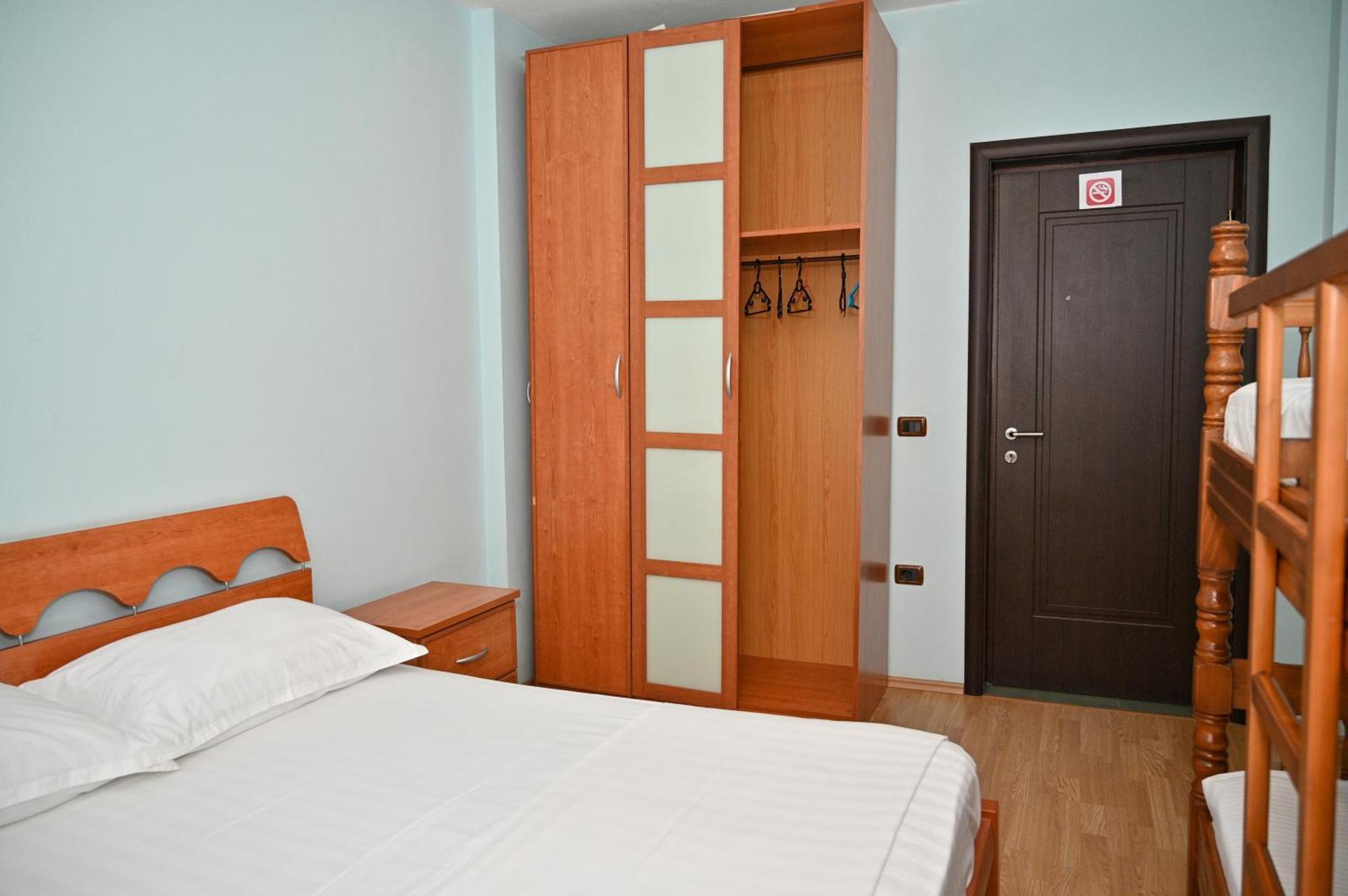 Hotel Vila Emes Дуррес Номер фото