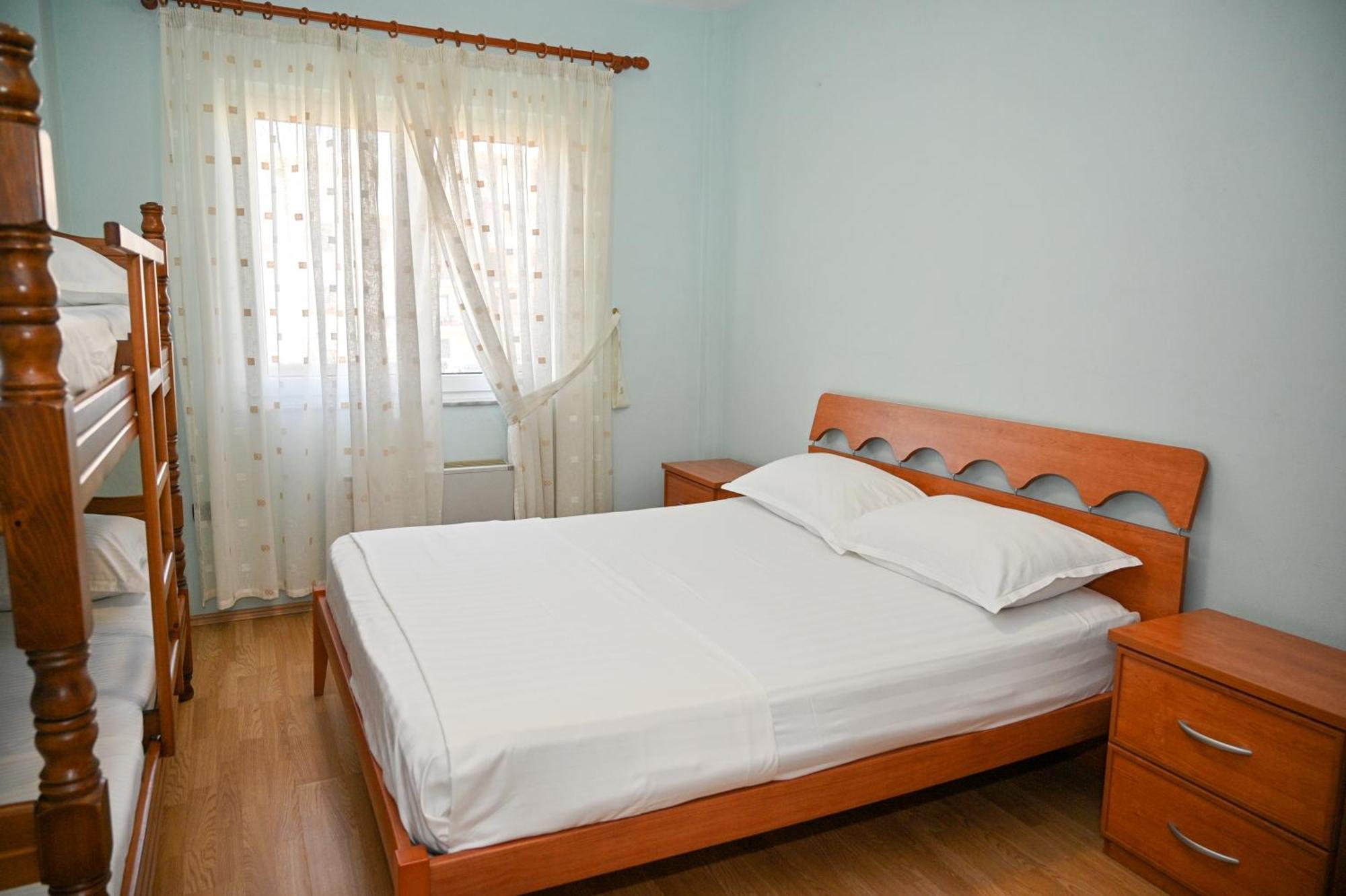 Hotel Vila Emes Дуррес Экстерьер фото