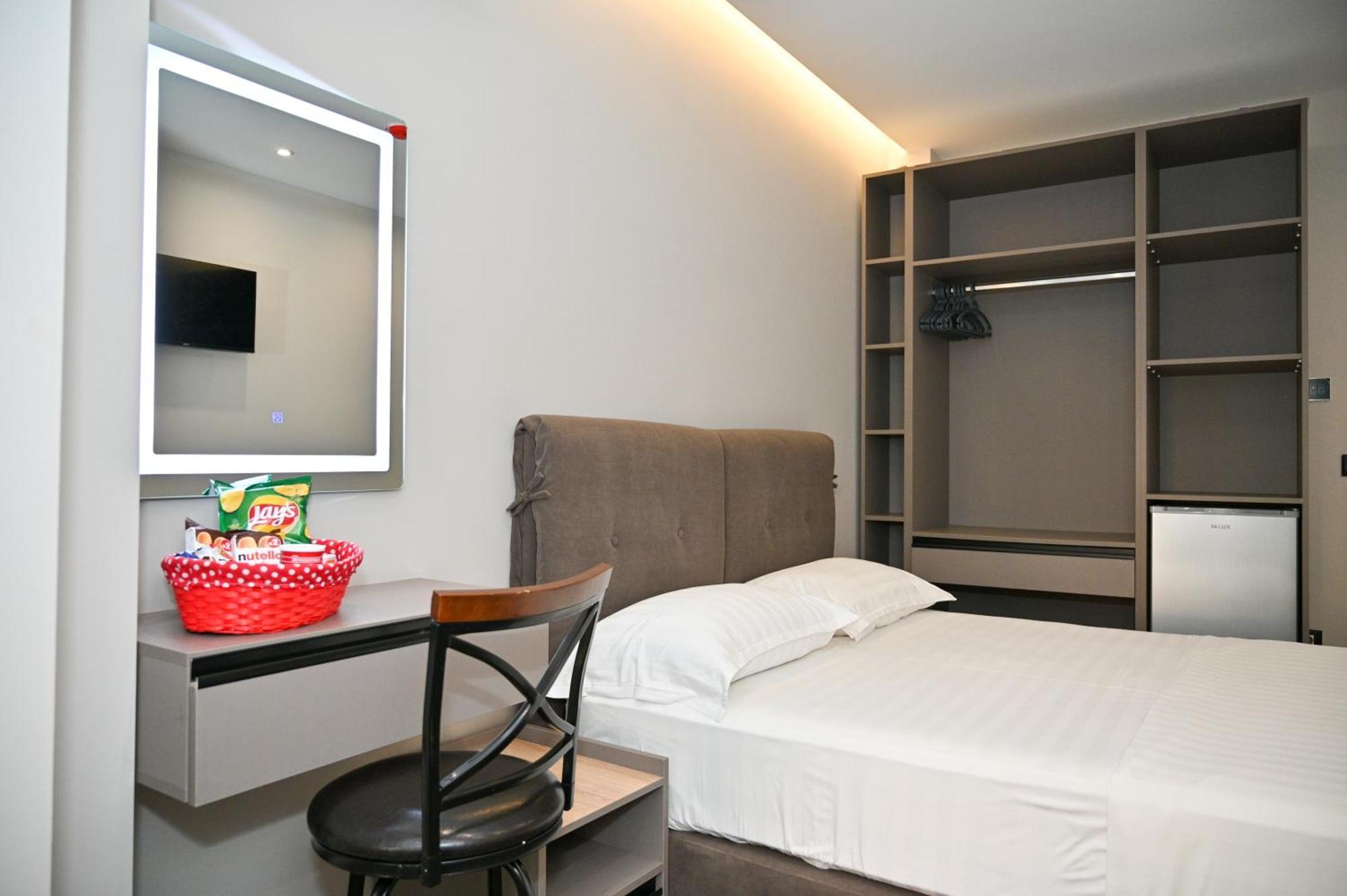 Hotel Vila Emes Дуррес Экстерьер фото
