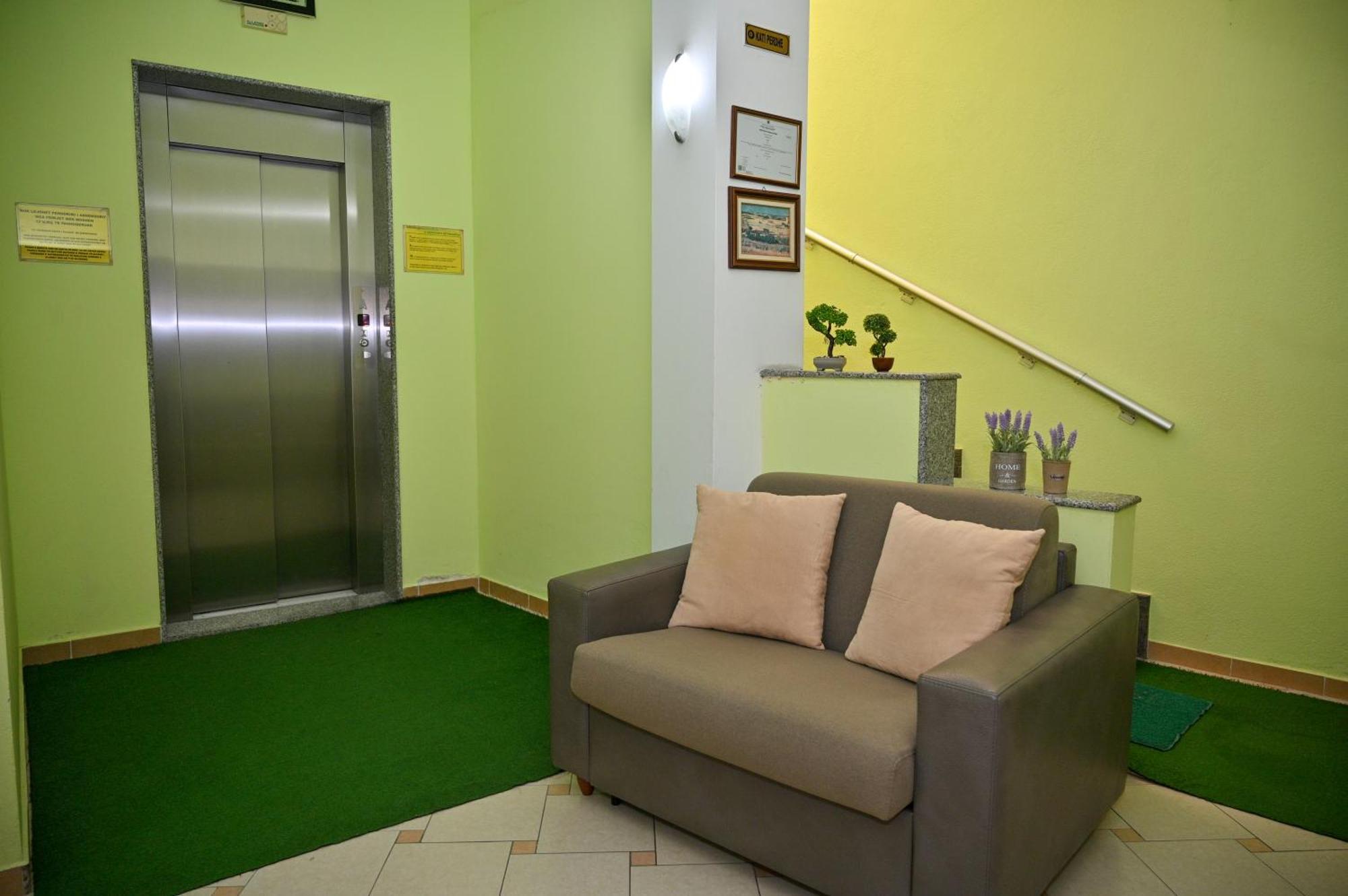 Hotel Vila Emes Дуррес Экстерьер фото